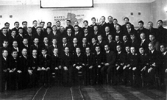 Старший командный состав Управления океанического рыболовства – делегаты Слета работников рыбной промышленности Камчатки в 1973 году. В центре снимка начальник Камчатрыбпрома В.Бирюков, справа от него его заместитель А.Симонов